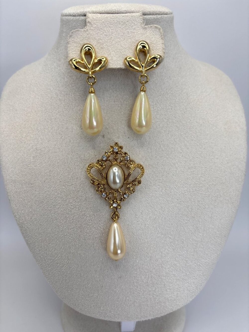 Vintage Style Ornate Gold Tone Brooch and Post Earrings with Dangle Drop Pearl